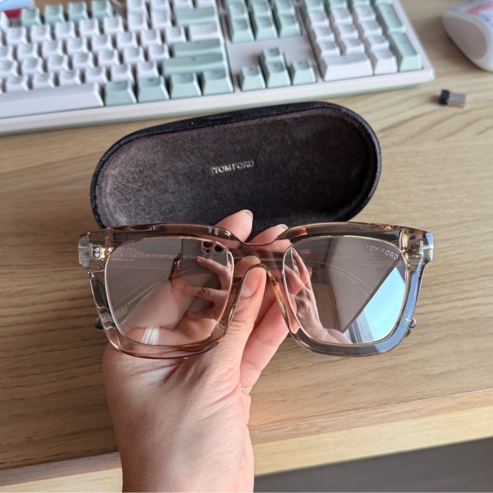 ✨Tom Ford Brown✨Clear Frame Glasses w/ Brown Transition Lenses + Case